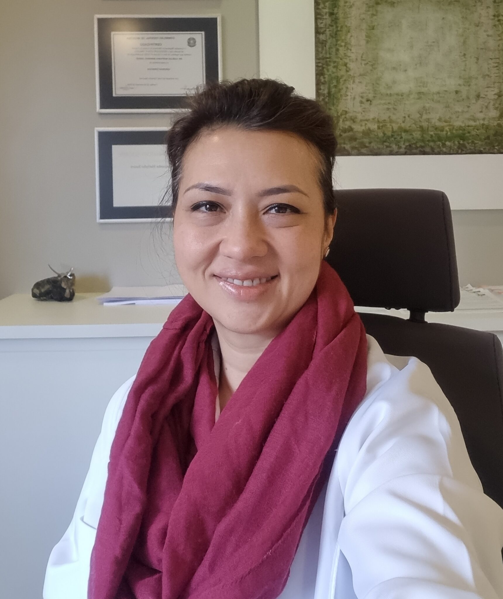 Dra. Melissa Mitsue Arantes em seu consultório